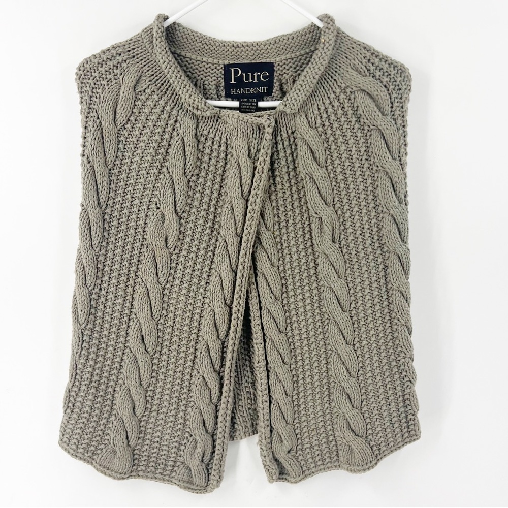 ✅NWOT PURE HANDKNIT CABLE KNIT SLIM FIT CAPE WITH‎ SNAP CLOSURE TAUPE ONE SIZE